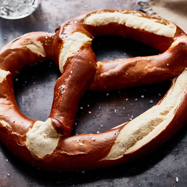 10oz Jumbo Pretzel Prop&Peller